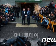 문재인 "이제 아름다운 단일화 완성됐다"