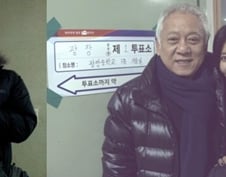 문성근·김한길·김미화·이준기...투표 인증샷 릴레이 