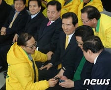민주당, 1.2%P 뒤지는 출구조사 나오자…