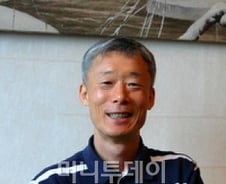 朴 당선인에게 "청년들이 고시와 취업에만 매달리지 않게"