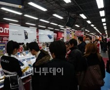 日 외산 가전 무덤?…韓 스마트폰, 철옹성 뚫었다