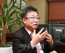 "갈대 같은 여자보다 어려운 게 주식인데.."