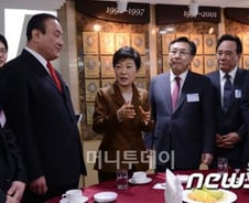 中企부터 찾은 朴…향후 5년 경제정책 '시금석' 