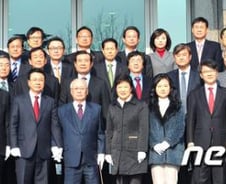 朴당선인 인수위, 代 이은 인연 눈길