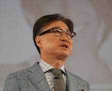 삼성·LG "미묘한 전략차, 소비자 선택은?"