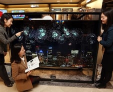 "1500만원 싸" "500만원 상품권"… TV 전쟁