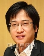 [기자수첩]껌값도 '긁어야' 하는 사람들