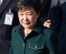 사면법 개정안 발의… 인수위 "MB에 모든 책임"