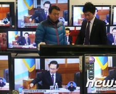 "MB 최측근" 최시중·천신일 특별사면, 형평성 논란