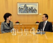 李대통령-朴당선인 "일관된 대북정책 견지" 