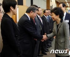 朴당선인 "환율안정 중요, 선제적 대응할 것"