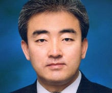 유진룡,박사학위 취득 "야간수업 들은 것"