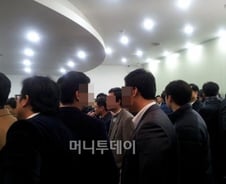 [현장+]고함·욕설 난무했던 홈캐스트 주총···신뢰는 실종
