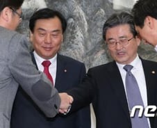 여야 원내대표, 회동서 팽팽한 신경전