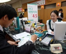 은행원 "할당량 100건"… 재형저축 첫날, 실적은?