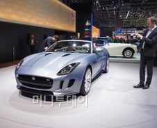 [2013제네바모터쇼]재규어 F타입 '495마력 오픈카'