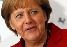 獨메르켈, 키프로스 금융권 구제금융에 기여해야(상보)