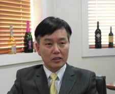 25년 인사일만 하던 男, 와인업체 대표되더니..