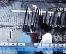 中 도심에서 갑자기 땅 꺼져..20대男 빨려들어가 사망 