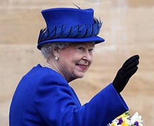 英 엘리자베스 2세 여왕 올 연봉 610억원..16% 인상 