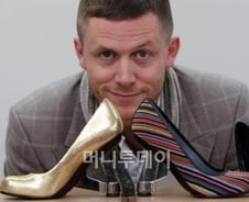 보아의 '굽없는 하이힐' 만든 이 남자 알고보니…