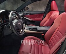 렉서스 IS “3시리즈 잡으러 왔다”