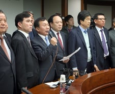 개성공단 가동 중단 이틀째 "아직 실낱같은 희망"