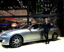 모터쇼 男모델의 24시간…사모님 "이 남자 사고 싶다"