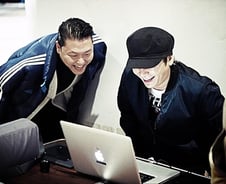 싸이·양현석 함박웃음 왜? "'젠틀맨' 뮤비 보나?"