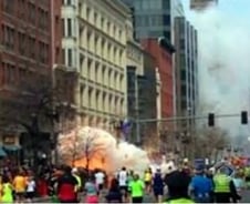 美 보스턴마라톤 폭탄테러 순간 영상 봤더니