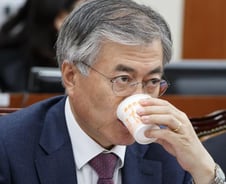 일감몰아주기 과세 놓고 문재인-국세청장 공방