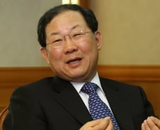 '돌직구' 날리는 '따뜻한 천재'...박병원 회장