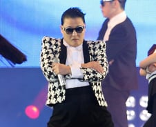 "싸이'젠틀맨' 수입 200억? 해외매출 절반이…