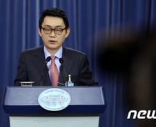 與 "윤창중 성추행 의혹 유감…진상 철저히 밝혀야"