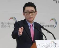 '전격' 경질된 윤창중 靑 대변인은 누구