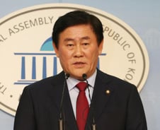 최경환 "윤창중, 공직자로서 기본자세 의심" 