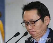 윤창중 "허리 한번 쳤을 뿐…성적의도 없었다" 