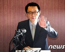 尹 "귀국하라 했다" vs 靑 "그런 적 없다" 진실공방