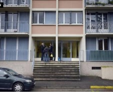 英 아버지가 두 아이 목 절단 후 롤러타고 유유히··