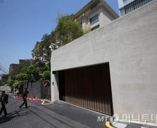 CJ 압수물, 오너일가 비자금 단서 되나