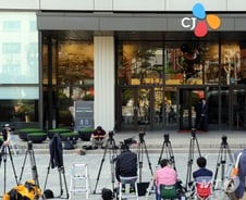 "제대로 걸렸다? 새정부 첫 기업수사 왜 CJ인가"