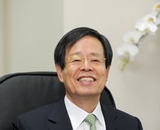 따뜻한 법률가로 돌아온 '헌법재판관'