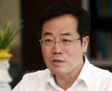 식약처 초석다지는 초대 처장의 '양식장어論'