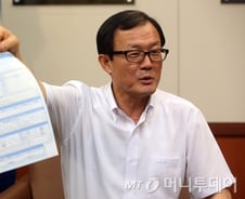 상품 가입 신청서 건네는 회장님...이순우 누구? 