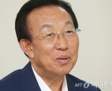 '원조親朴', 이 남자가 18년째 '乙'로 사는 사연