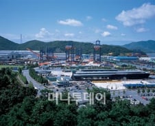 창원시는 두산시, 해외 메이저와 겨루며 소득향상