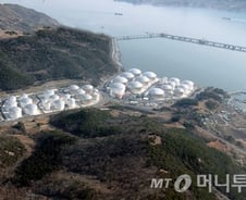 [르포] 생산유발 '4조' 여수 오일허브, 석유 터미널엔…