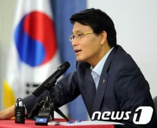 與 "대화록 원본열람 동의…文 배수진은 과해"