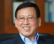 2000여 조합원의 '귀'…축산외길 40년 '경청리더'