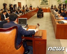 국회 운영위, 남북정상회담 대화록 열람 '의결' 